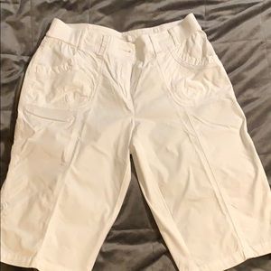 EUC CHICO’S WHITE CAPRIS